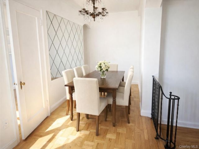  1 BR,  1.00 BTH &nbsp;Other style home in Jackson Heights