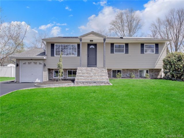  4 BR,  4.00 BTH &nbsp;Hi ranch style home in Port Jefferson Station