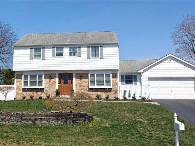  4 BR,  3.00 BTH &nbsp;Colonial style home in South Setauket