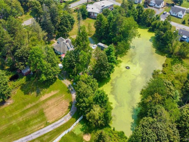  5 BR,  3.00 BTH &nbsp;Colonial style home in Monticello