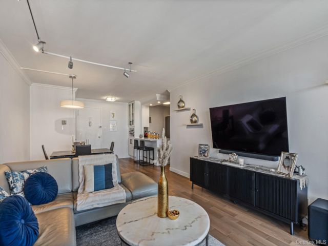  2 BR,  2.00 BTH &nbsp;Other style home in Bayside