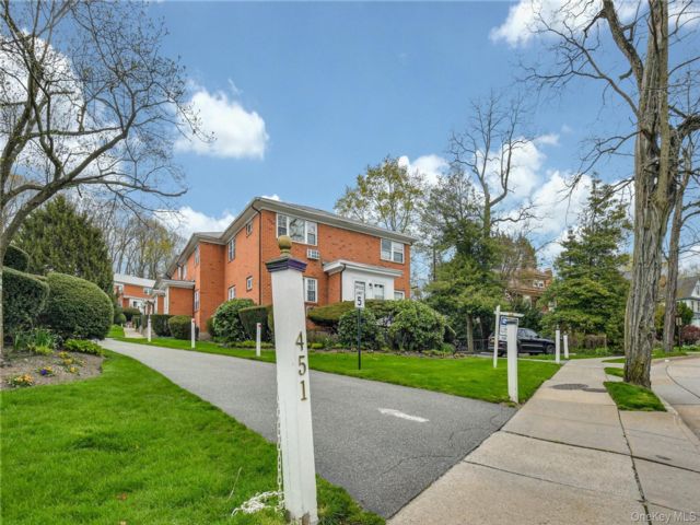  1 BR,  1.00 BTH &nbsp;Garden style home in Northport