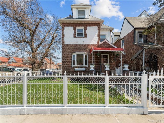  4 BR,  3.00 BTH &nbsp;Tudor style home in Laurelton