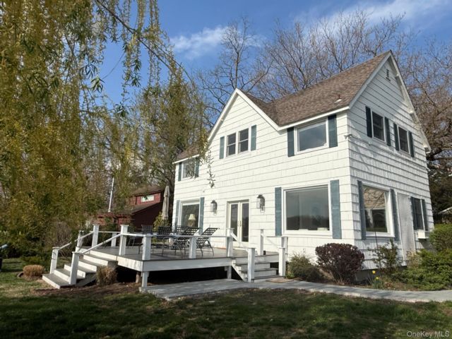  4 BR,  3.00 BTH &nbsp;Colonial style home in Centre Island