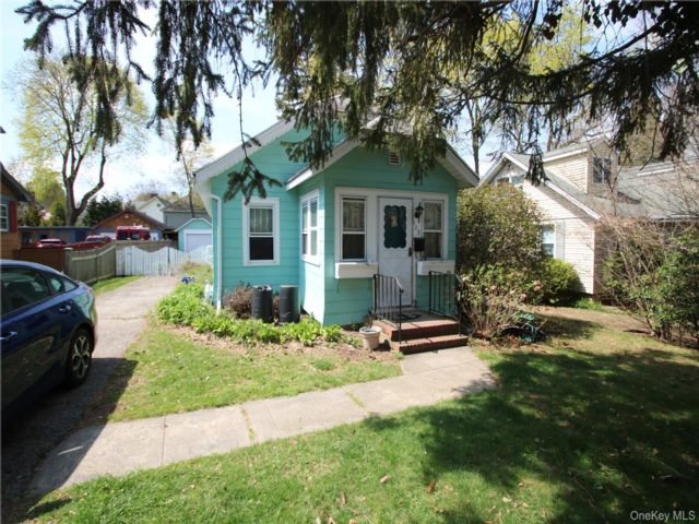  2 BR,  1.00 BTH &nbsp;Cottage style home in Northport