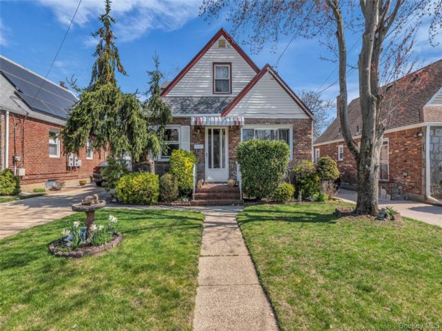  3 BR,  2.00 BTH &nbsp;A-frame style home in West Hempstead