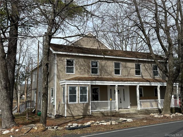  3 BR,  2.00 BTH &nbsp;Colonial style home in Pine Bush