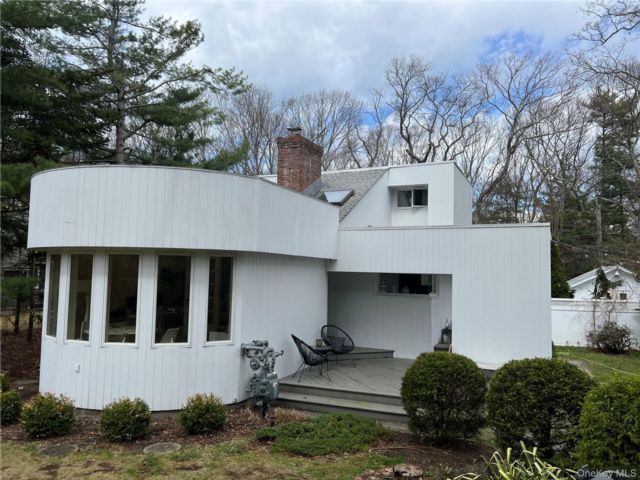  3 BR,  2.00 BTH &nbsp;Contemporary style home in Stony Brook
