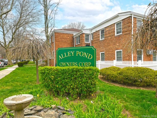  1 BR,  1.00 BTH &nbsp;Garden style home in Oakland Gardens