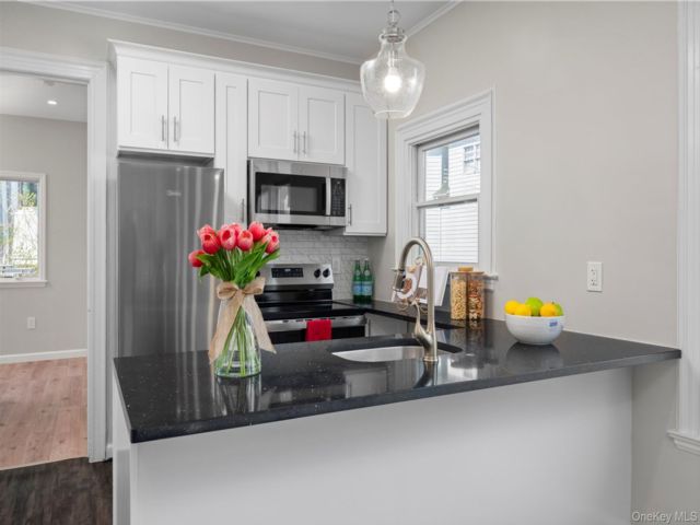  1 BR,  1.00 BTH &nbsp;Colonial style home in Hastings-on-hudson