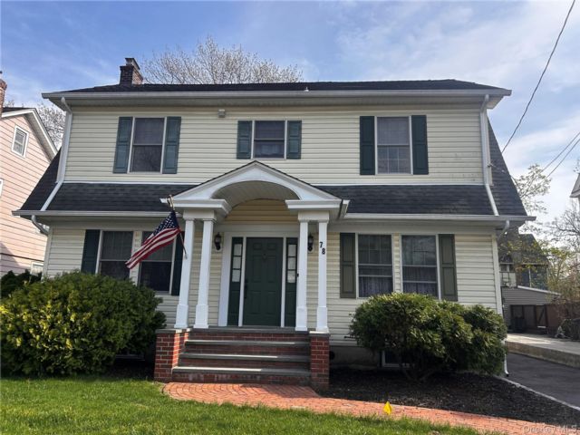  4 BR,  2.00 BTH &nbsp;Colonial style home in Port Washington