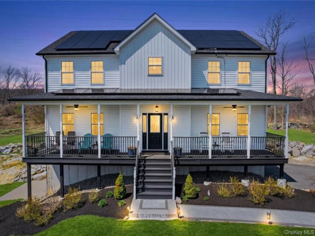  4 BR,  3.00 BTH &nbsp;Colonial style home in Marlboro