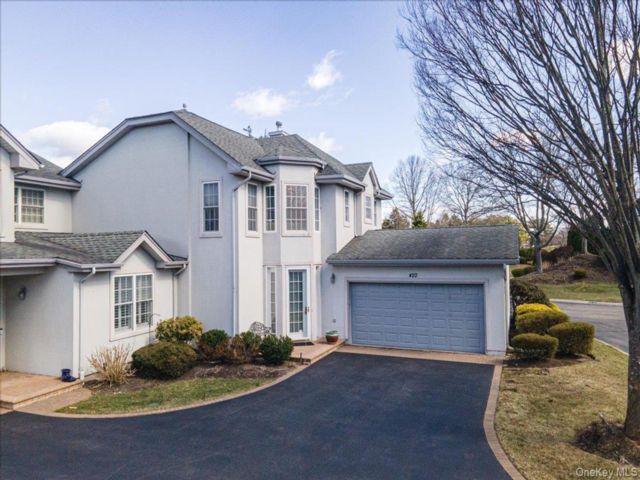  3 BR,  3.00 BTH &nbsp;Condo style home in Melville