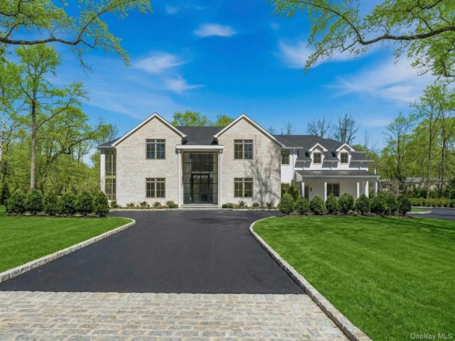  5 BR,  9.00 BTH &nbsp;Colonial style home in Sands Point
