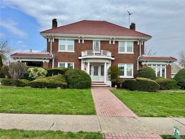  5 BR,  5.00 BTH &nbsp;Colonial style home in Hollis