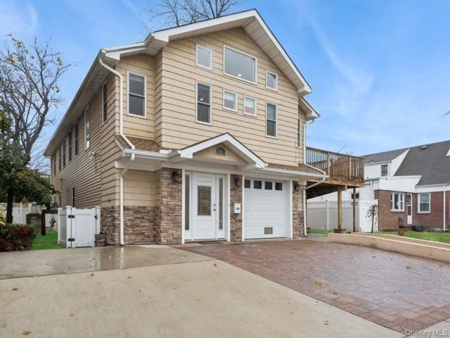  3 BR,  2.00 BTH &nbsp;Contemporary style home in Long Beach