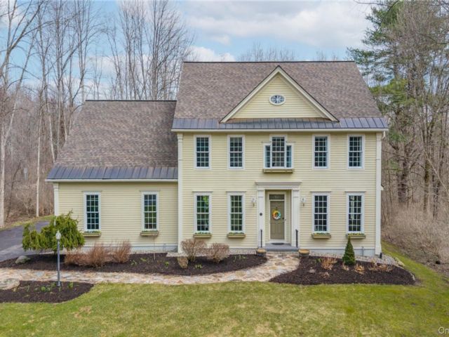  4 BR,  4.00 BTH &nbsp;Colonial style home in Call Listing Agent