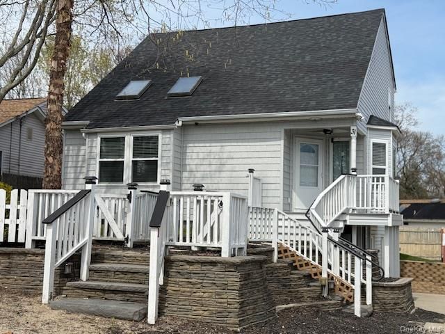  4 BR,  2.00 BTH &nbsp;Colonial style home in Sound Beach