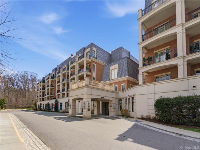  2 BR,  3.00 BTH &nbsp;Other style home in North Hills