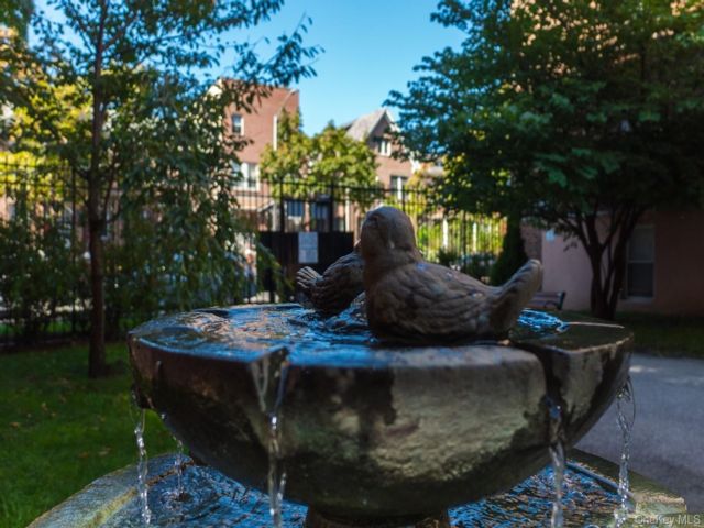  1 BR,  1.00 BTH &nbsp;Other style home in Jackson Heights