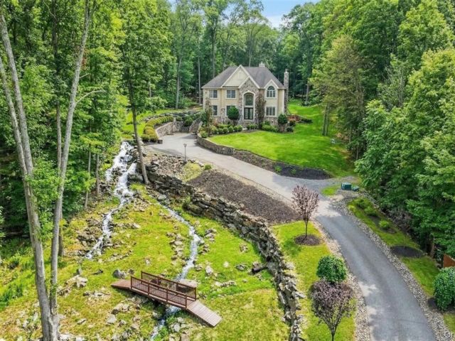  5 BR,  4.00 BTH &nbsp;Colonial style home in Chester