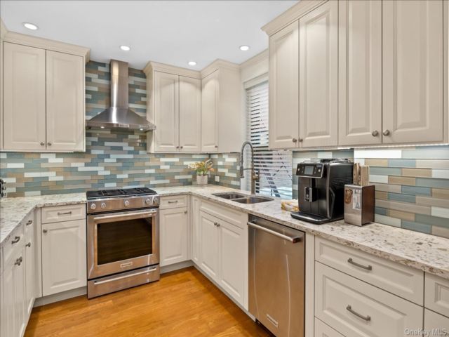 [Woodhaven Real Estate, listing number 7274672]