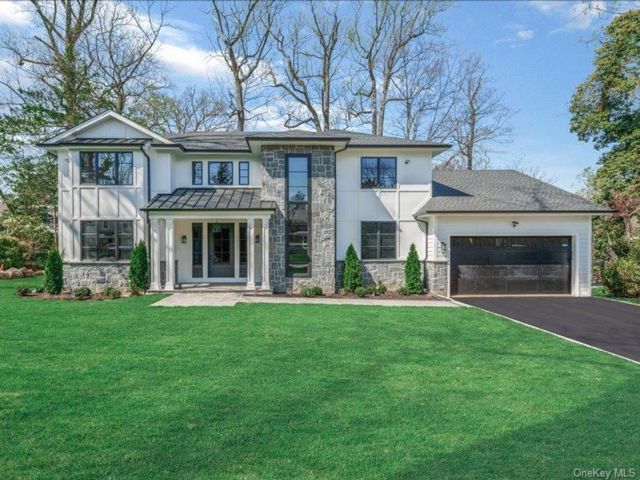  6 BR,  6.00 BTH &nbsp;Colonial style home in Great Neck