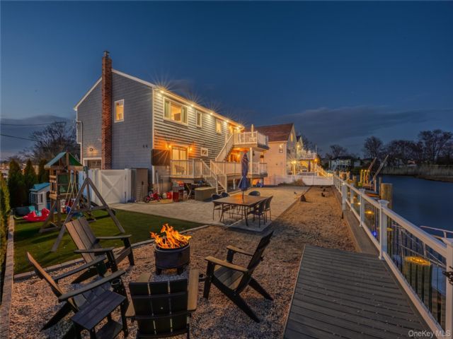  5 BR,  4.00 BTH &nbsp;Hi ranch style home in Seaford