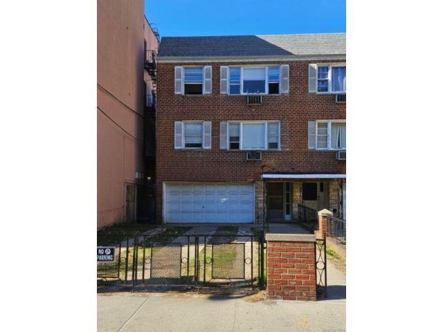  6 BR,  4.00 BTH &nbsp;Other style home in East Elmhurst