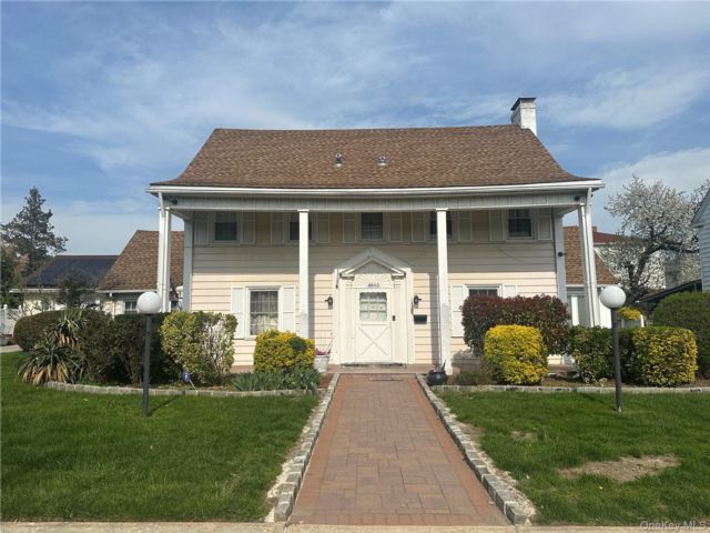  8 BR,  5.00 BTH &nbsp;Colonial style home in Hollis