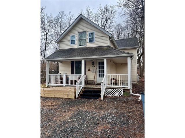  3 BR,  2.00 BTH &nbsp;Colonial style home in Cornwall