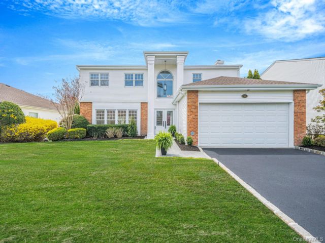  4 BR,  3.00 BTH &nbsp;Other style home in Commack