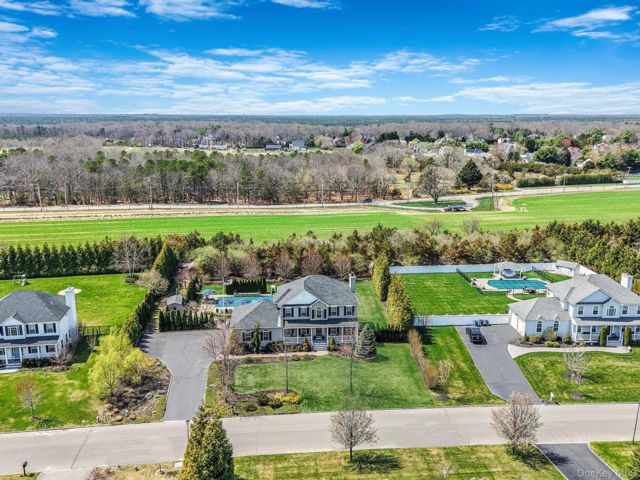  4 BR,  3.00 BTH &nbsp;Colonial style home in Wading River