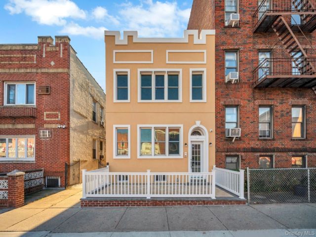  2 BR,  1.00 BTH &nbsp;House style home in Astoria