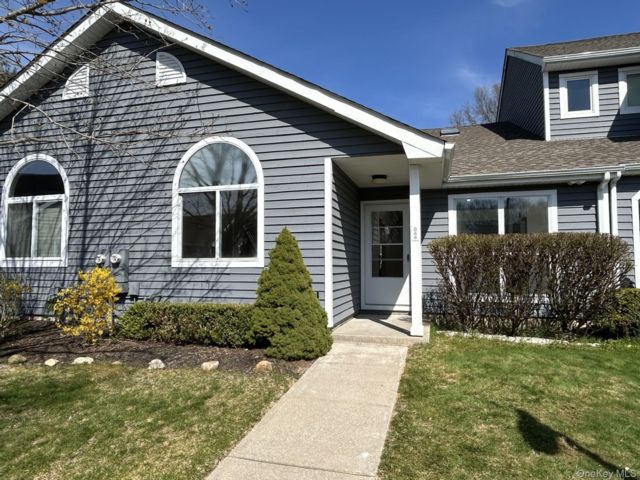  2 BR,  2.00 BTH &nbsp;Garden style home in Middle Island