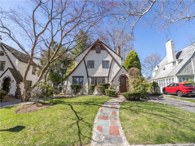  4 BR,  3.00 BTH &nbsp;Tudor style home in Great Neck