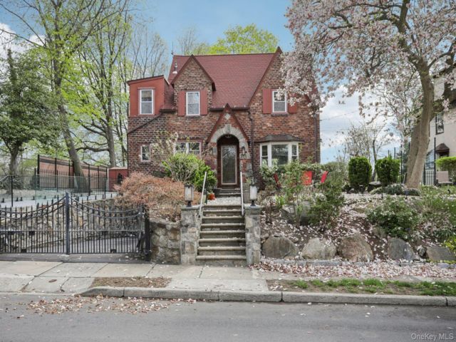 3 BR,  5.00 BTH &nbsp;Tudor style home in Fleetwood