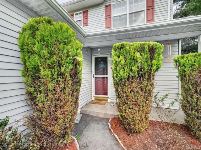 3 BR,  3.00 BTH &nbsp;Condo style home in Monroe