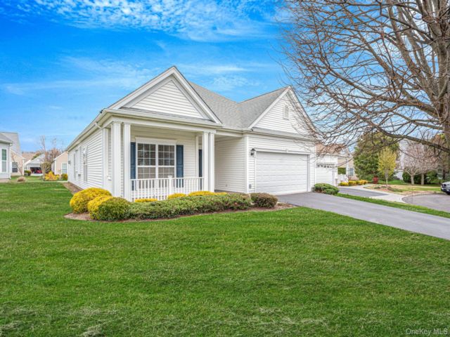  2 BR,  2.00 BTH &nbsp;Ranch style home in Mount Sinai