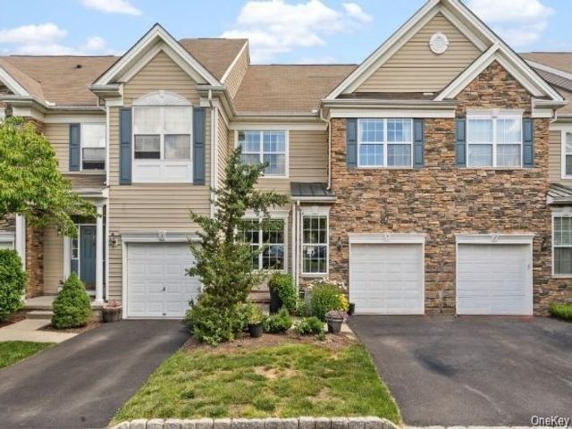  3 BR,  3.00 BTH &nbsp;Condo style home in Monroe