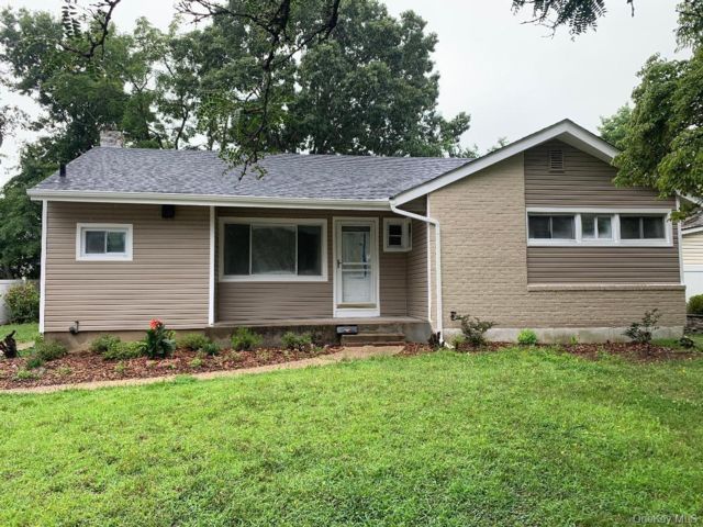  3 BR,  2.00 BTH &nbsp;Ranch style home in Uniondale