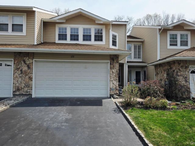  4 BR,  3.00 BTH &nbsp;Condo style home in Holbrook