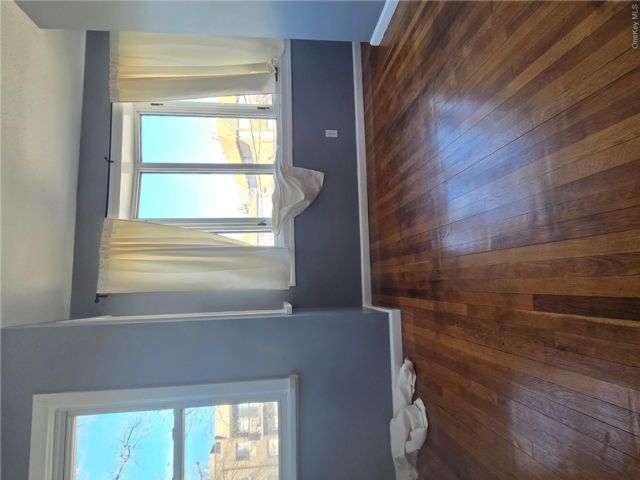  3 BR, 10.00 BTH &nbsp;Other style home in Flushing