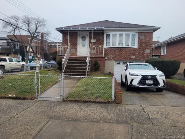  4 BR,  2.00 BTH &nbsp;A-frame style home in Howard Beach