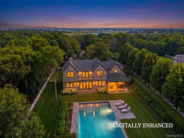  5 BR,  6.00 BTH &nbsp;Post modern style home in Remsenburg