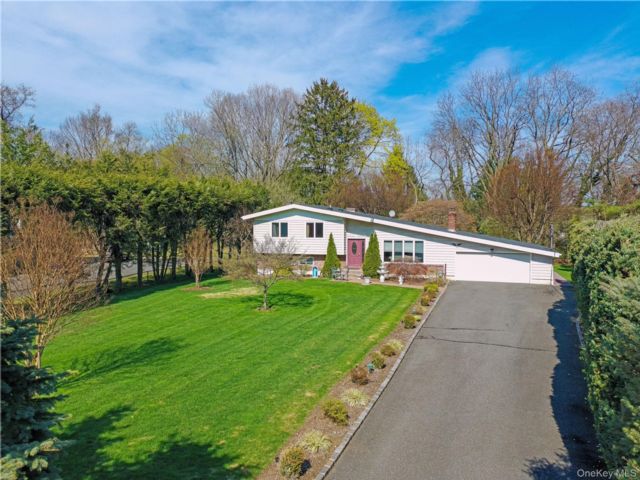  4 BR,  3.00 BTH &nbsp;Split level style home in Glen Cove