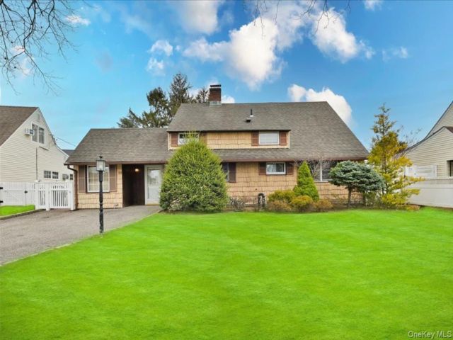 [Westbury Real Estate, listing number 7275185]