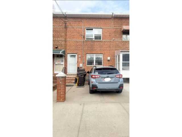 [Wakefield Real Estate, listing number 7275225]