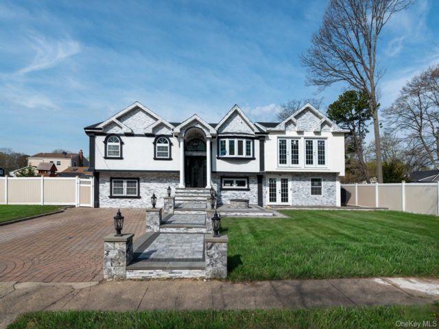  6 BR,  3.00 BTH &nbsp;Hi ranch style home in Brentwood