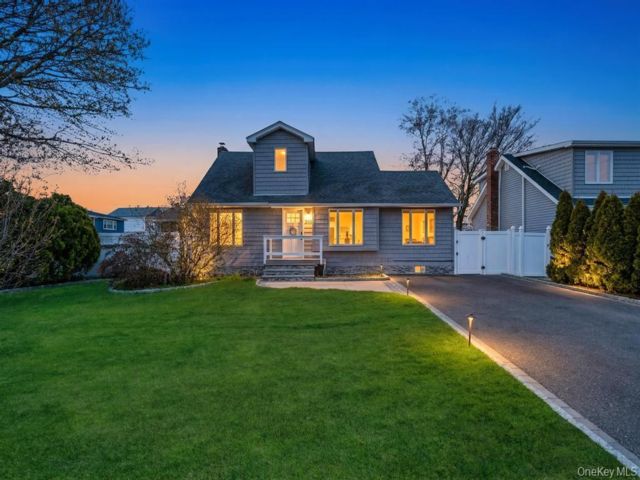 [Lindenhurst Real Estate, listing number 7275275]